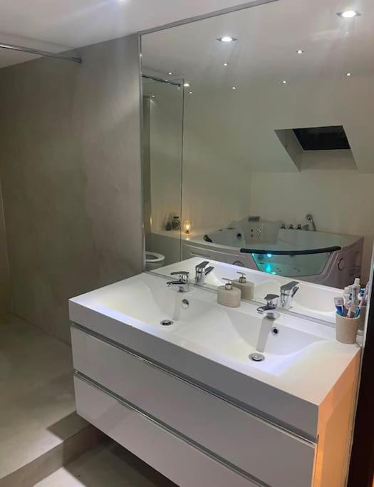 Stanislas Central & Jacuzzi Parking نانسي المظهر الخارجي الصورة